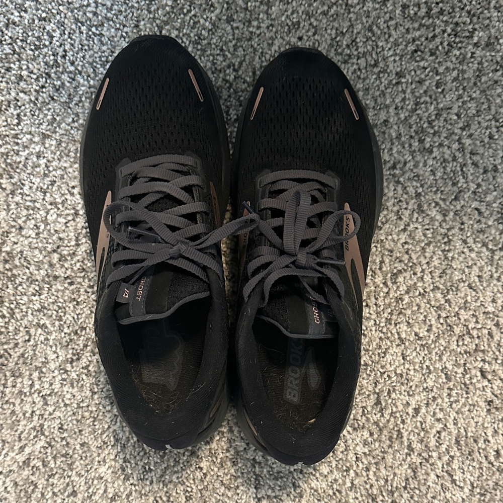 Brooks women’s Black and Gray Athletic Shoes